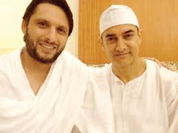 amir khan and shahid afrdi in haj pilgrimage-